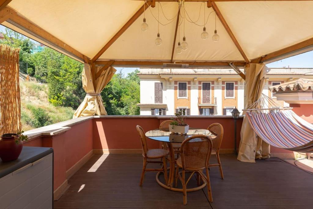 Apartment Penthouse With Jacuzzi On Private Terrace In Trastevere Rom